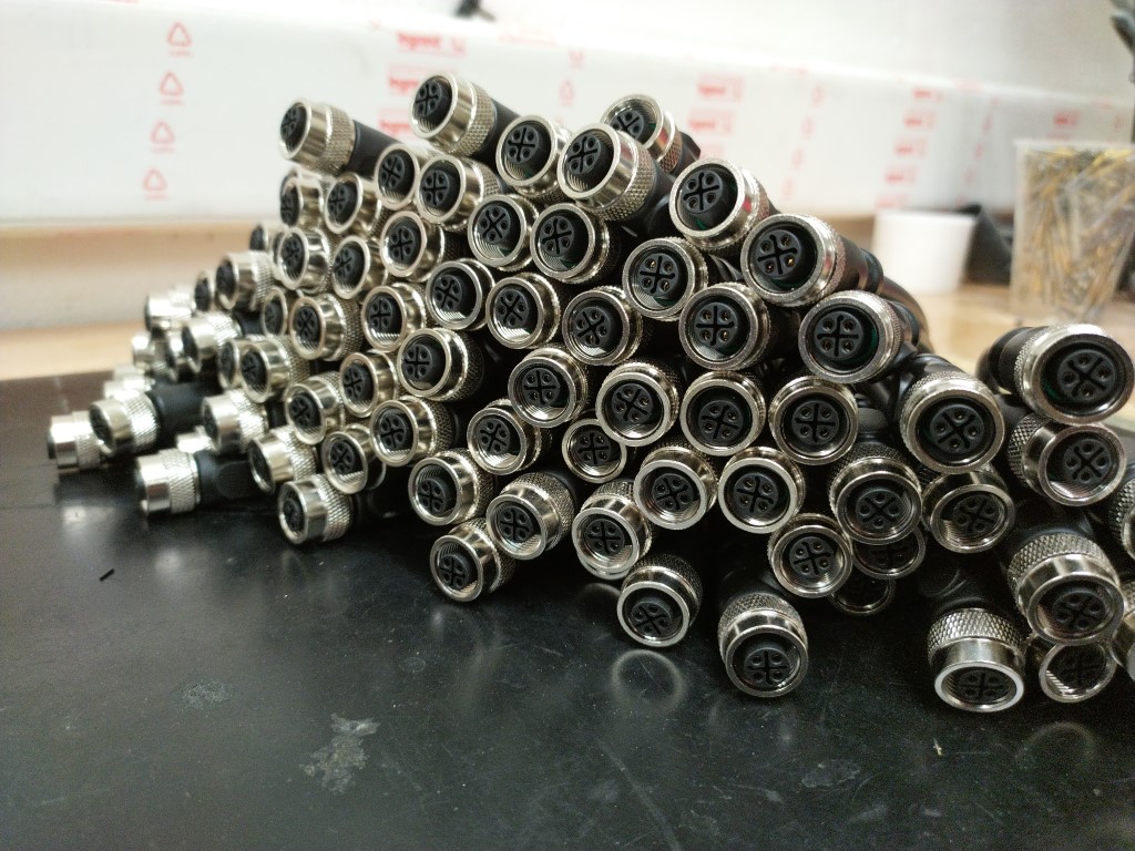 overmolded_connectors_01 Custom connectors using tehnomelt